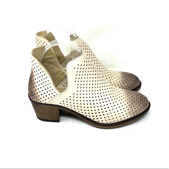 Mata Booties - Picture 3 of 8